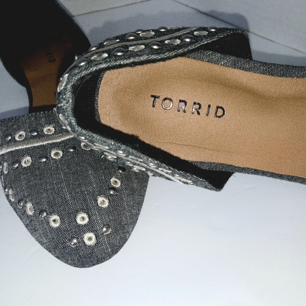 TORRID flats size 11W chambray with studded detail - Picture 5 of 7